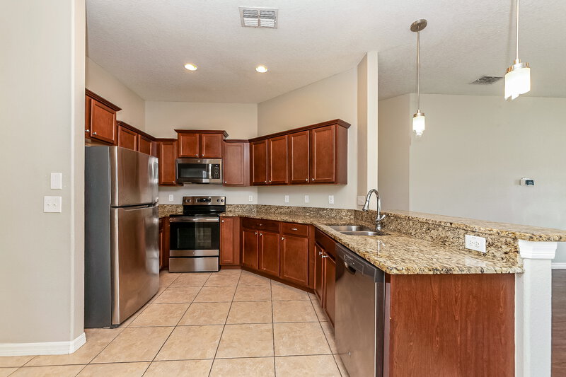 1,935/Mo, 1339 Pasadena Bloom Ln Ruskin, FL 33570 Kitchen View