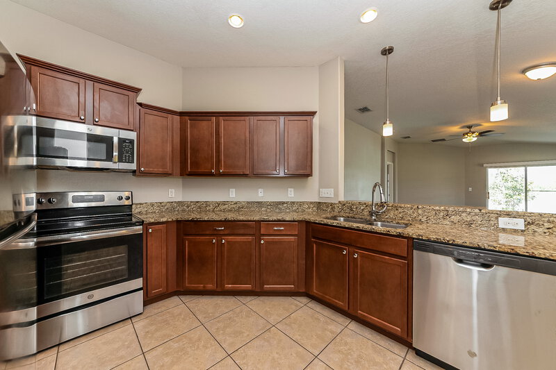 1,935/Mo, 1339 Pasadena Bloom Ln Ruskin, FL 33570 Kitchen View 2