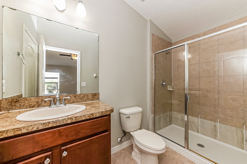 1,935/Mo, 1339 Pasadena Bloom Ln Ruskin, FL 33570 Main Bathroom View