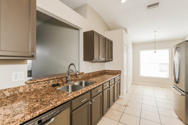 2,525/Mo, 12612 Early Run Ln Riverview, FL 33578 Kitchen View