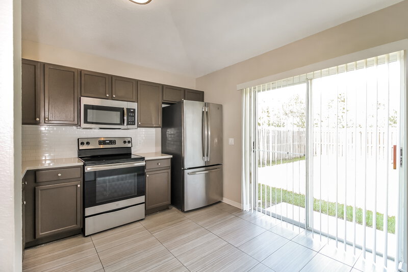 1,895/Mo, 18032 Birdwater Dr Tampa, FL 33647 Kitchen View 2