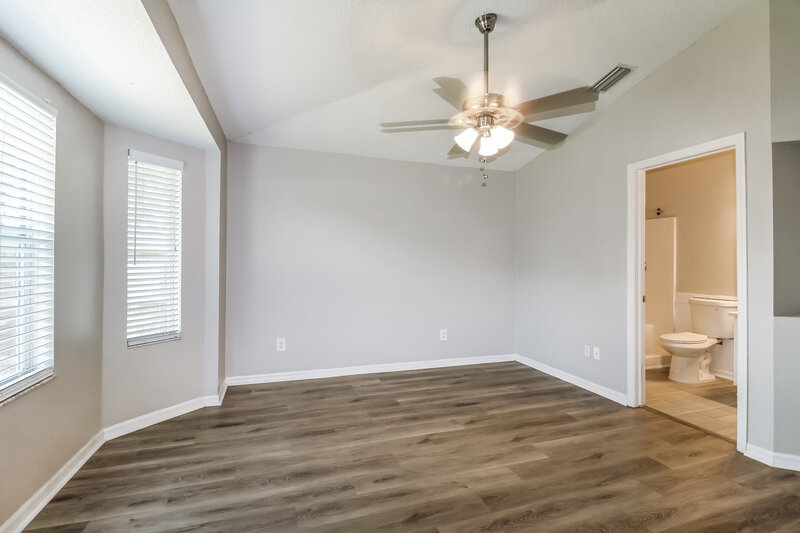 1,895/Mo, 18032 Birdwater Dr Tampa, FL 33647 Main Bedroom View