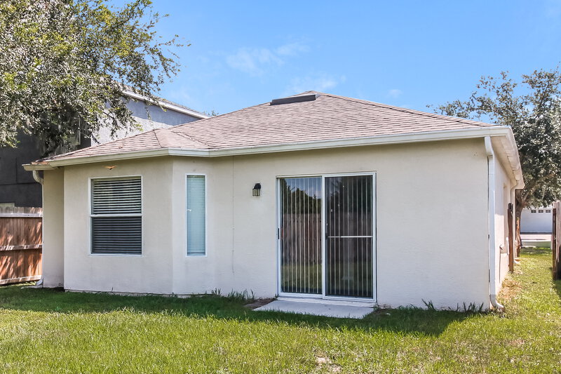1,895/Mo, 18032 Birdwater Dr Tampa, FL 33647 Rear View