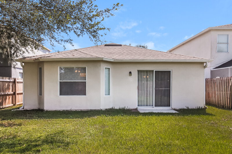 1,895/Mo, 18032 Birdwater Dr Tampa, FL 33647 Rear View 2