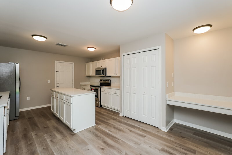 2,370/Mo, 30643 Birdhouse Dr Wesley Chapel, FL 33545 Kitchen View