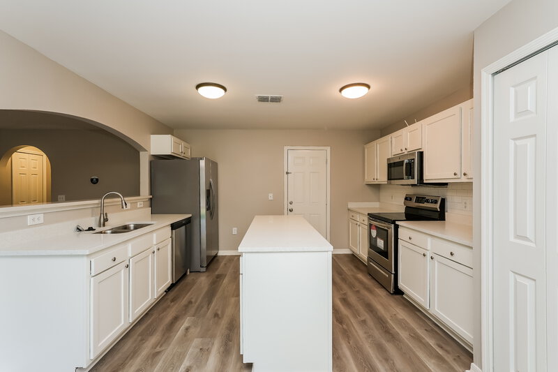 2,370/Mo, 30643 Birdhouse Dr Wesley Chapel, FL 33545 Kitchen View 2