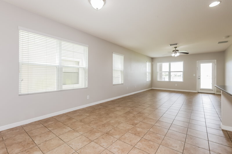 2,315/Mo, 10220 Newminster Loop Ruskin, FL 33573 Living Room View 2
