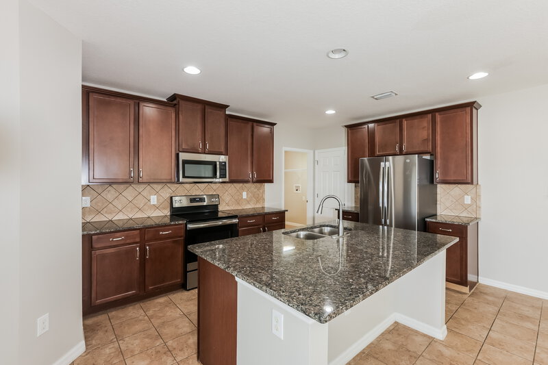 2,315/Mo, 10220 Newminster Loop Ruskin, FL 33573 Kitchen View 2