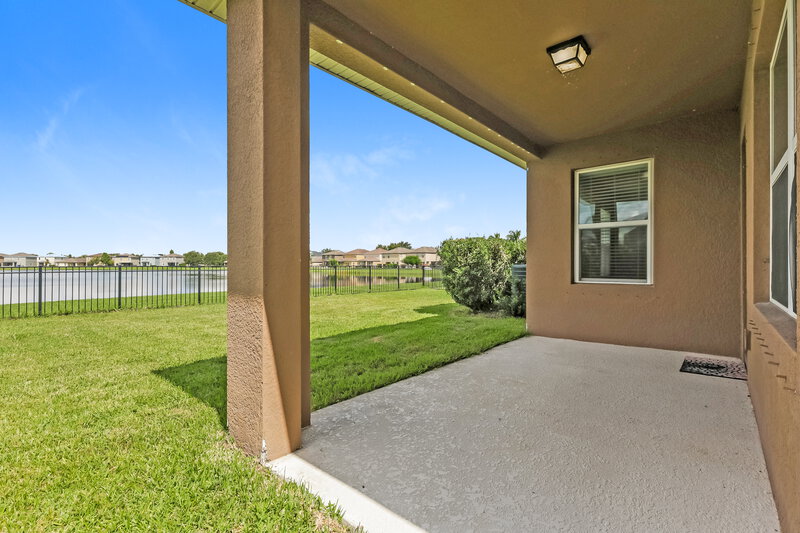 2,315/Mo, 10220 Newminster Loop Ruskin, FL 33573 Rear View 2