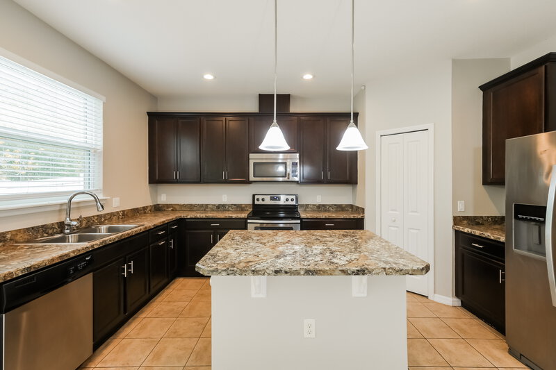 2,640/Mo, 1309 Canyon Oaks Dr Brandon, FL 33510 Kitchen View