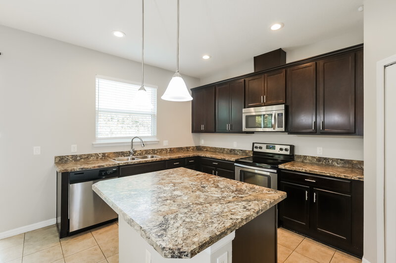 2,640/Mo, 1309 Canyon Oaks Dr Brandon, FL 33510 Kitchen View 2