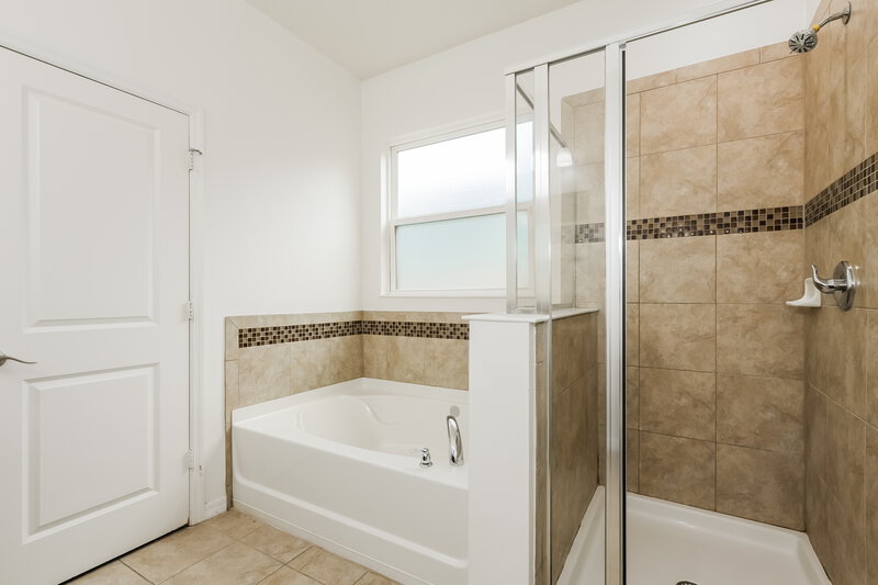 2,640/Mo, 1309 Canyon Oaks Dr Brandon, FL 33510 Main Bathroom View