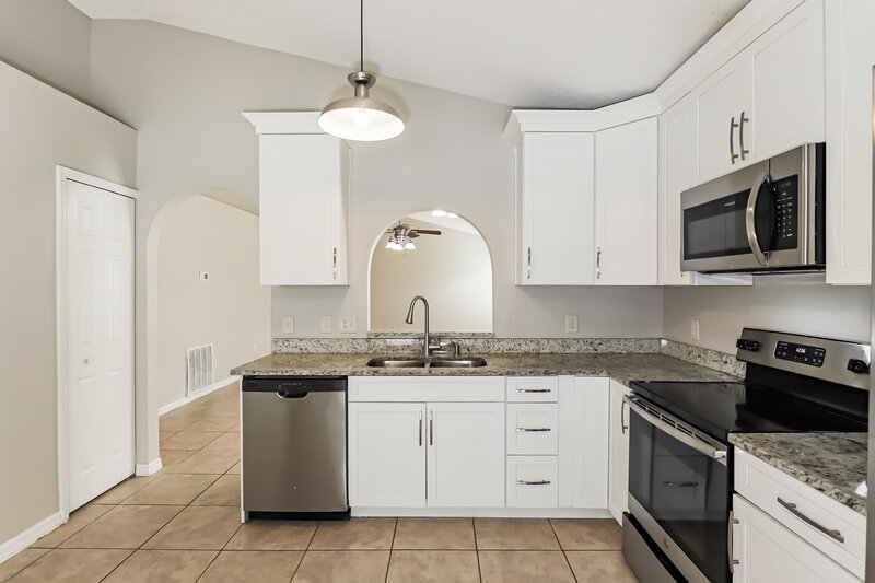 2,145/Mo, 25040 Hyde Park Blvd Land O Lakes, FL 34639 Kitchen View 2