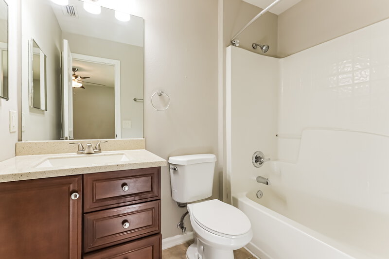 2,145/Mo, 25040 Hyde Park Blvd Land O Lakes, FL 34639 Main Bathroom View