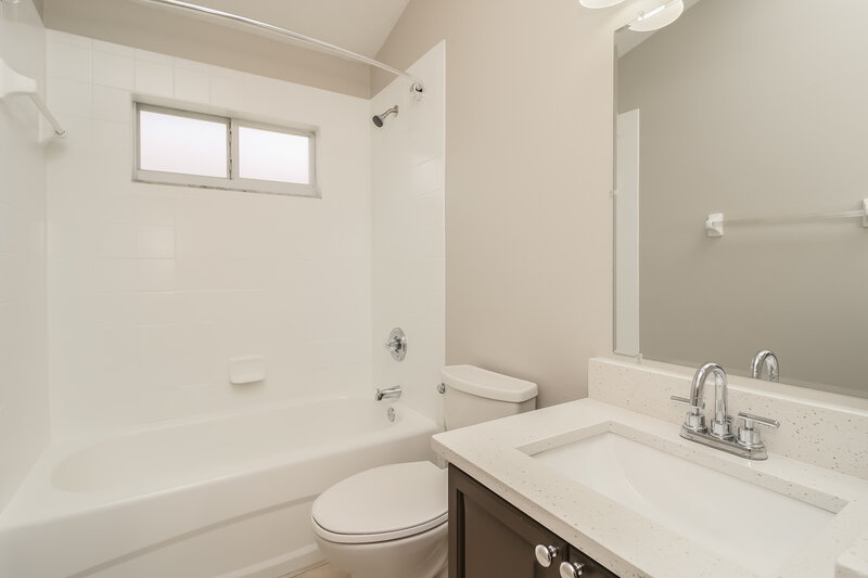 2,380/Mo, 11704 Pure Pebble Dr Riverview, FL 33569 Bathroom View