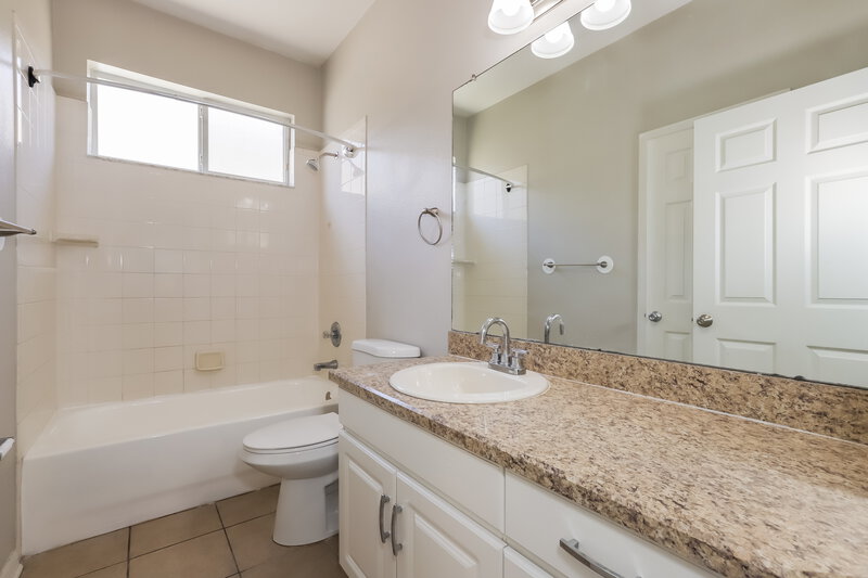 2,395/Mo, 427 Fern Gulley Dr Seffner, FL 33584 Bathroom View