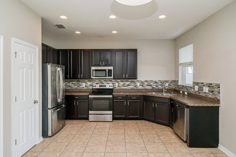 2,425/Mo, 908 Fern Leaf Drive Ruskin, FL 33570 Kitchen View