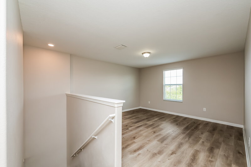 2,475/Mo, 1625 Climbing Dayflower Dr Ruskin, FL 33570 Loft View