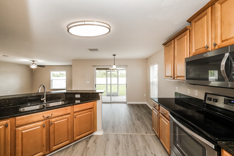 2,025/Mo, 7614 Maroon Peak Dr Ruskin, FL 33573 Kitchen View