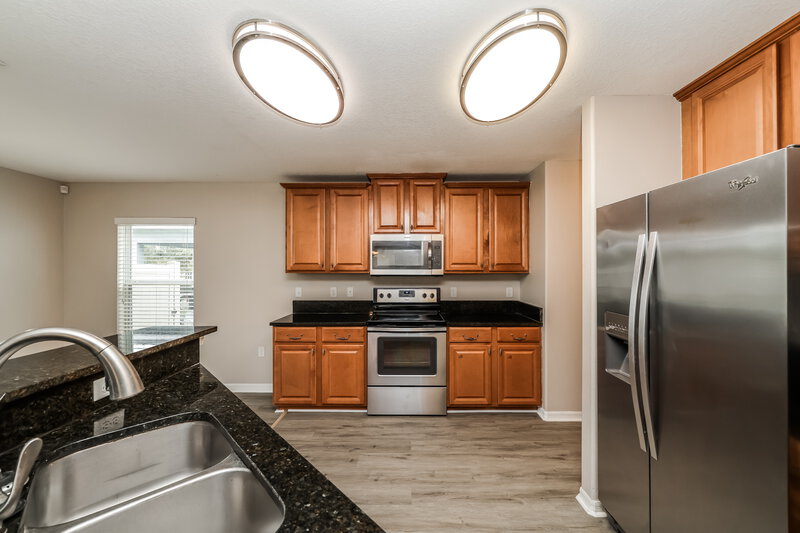 2,025/Mo, 7614 Maroon Peak Dr Ruskin, FL 33573 Kitchen View 2
