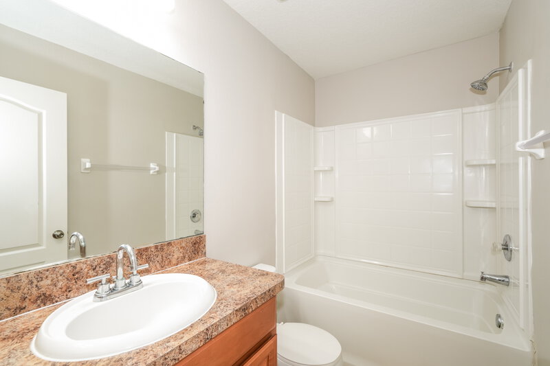 2,235/Mo, 7614 Maroon Peak Dr Ruskin, FL 33573 Bathroom View