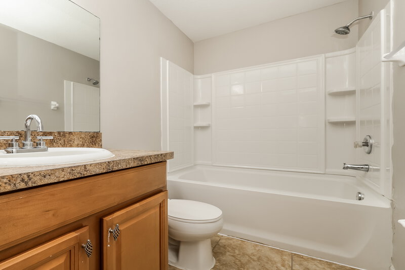 2,025/Mo, 7614 Maroon Peak Dr Ruskin, FL 33573 Bathroom View