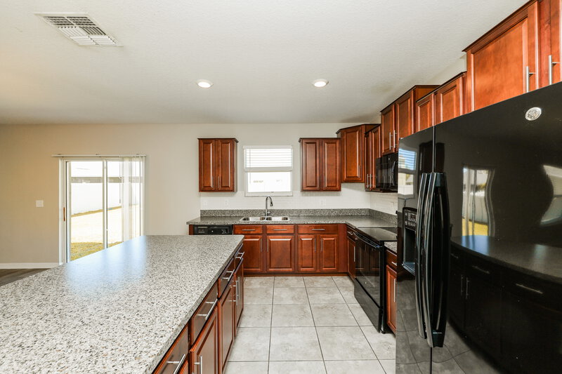 2,400/Mo, 8302 Cherry Branch Dr Ruskin, FL 33573 Kitchen View
