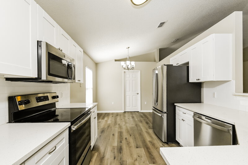 2,085/Mo, 1511 Alhambra Crest Dr Ruskin, FL 33570 Kitchen View