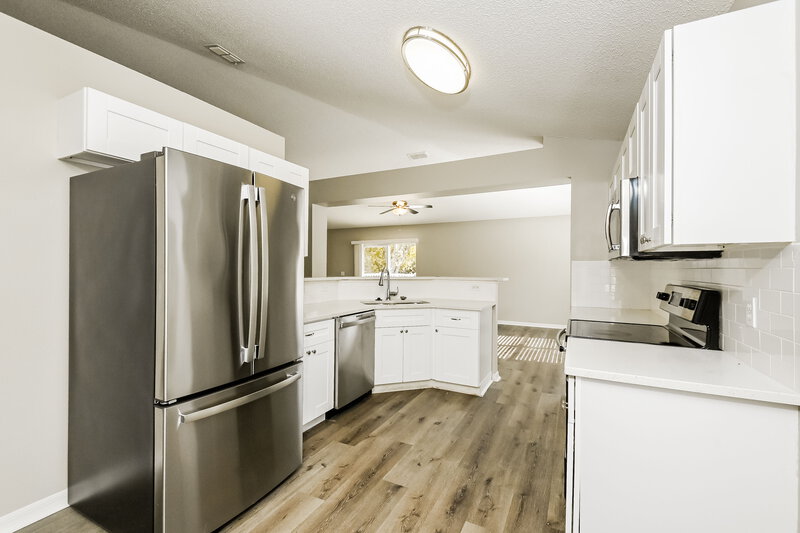 2,085/Mo, 1511 Alhambra Crest Dr Ruskin, FL 33570 Kitchen View 2