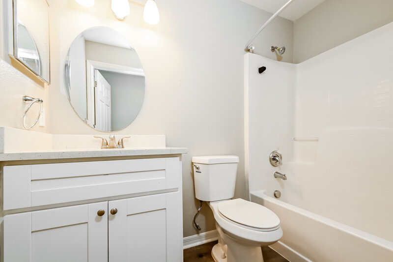 2,085/Mo, 1511 Alhambra Crest Dr Ruskin, FL 33570 Bathroom View