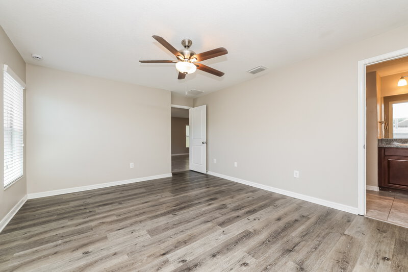 2,100/Mo, 1505 Climbing Dayflower Dr Ruskin, FL 33570 Main Bedroom View 2