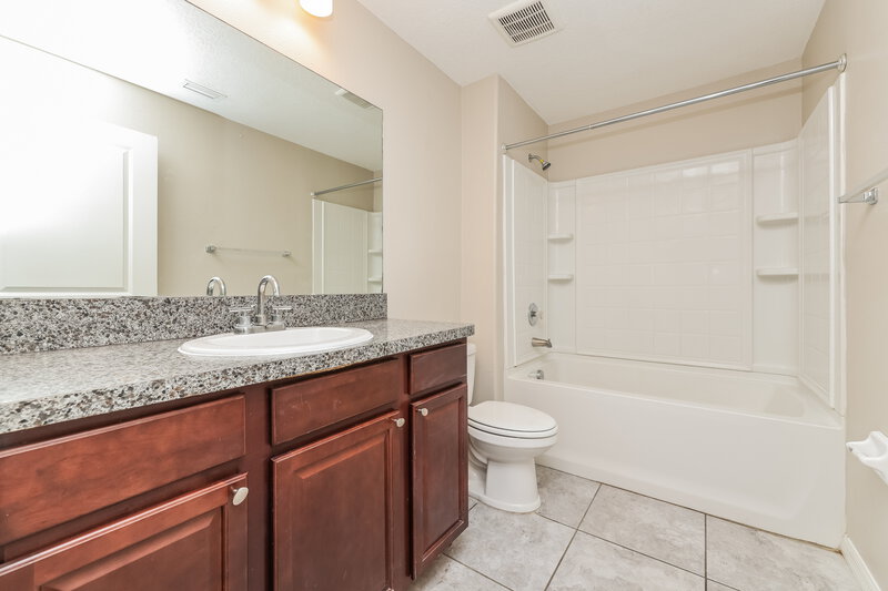 2,100/Mo, 1505 Climbing Dayflower Dr Ruskin, FL 33570 Bathroom View