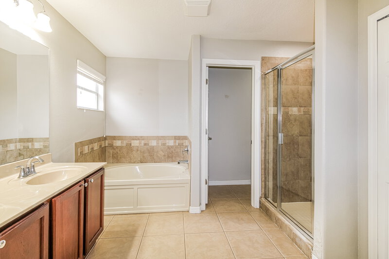 2,275/Mo, 4023 Braemere Dr Spring Hill, FL 34609 Main Bathroom View
