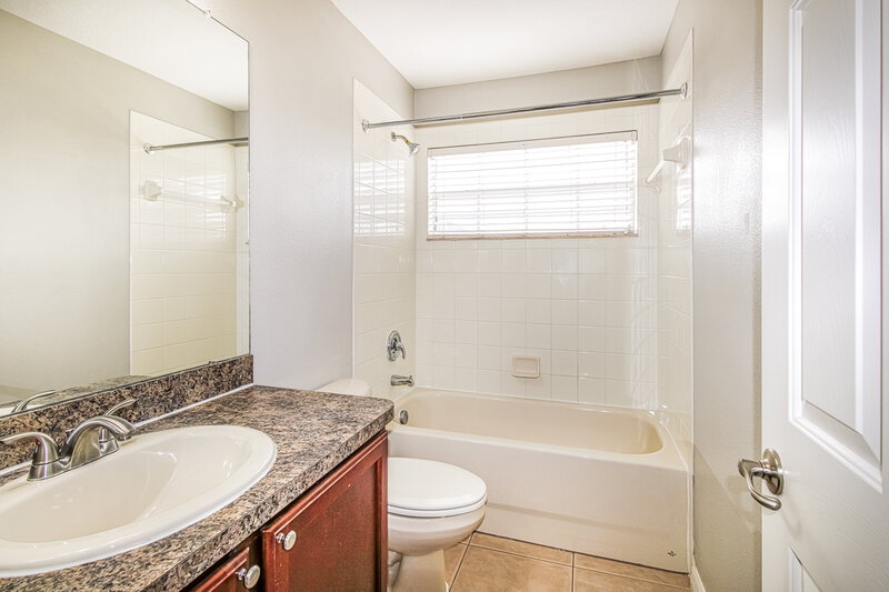 2,275/Mo, 4023 Braemere Dr Spring Hill, FL 34609 Bathroom View