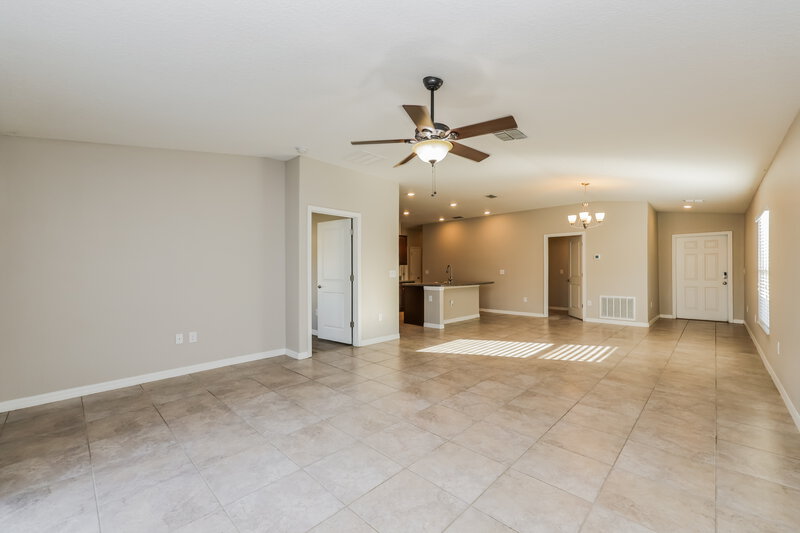 1,985/Mo, 15509 Caynor Ash Ln Ruskin, FL 33573 Living Room View