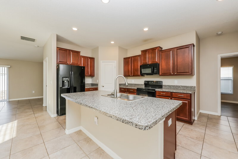 1,985/Mo, 15509 Caynor Ash Ln Ruskin, FL 33573 Kitchen View