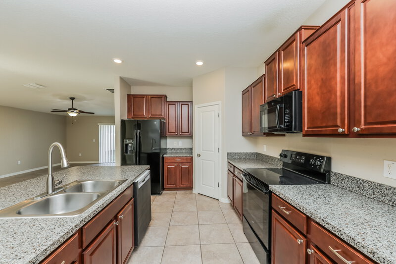 1,985/Mo, 15509 Caynor Ash Ln Ruskin, FL 33573 Kitchen View 2