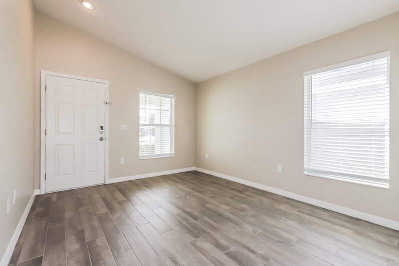 1,950/Mo, 1010 Chandler Snowden Ct Ruskin, FL 33570 Living Room View