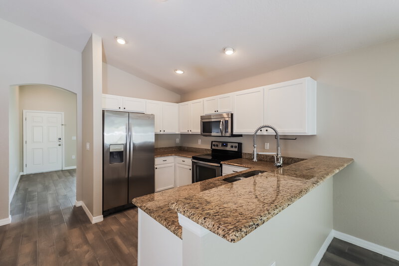 1,950/Mo, 1010 Chandler Snowden Ct Ruskin, FL 33570 Kitchen View 3