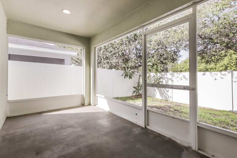 1,950/Mo, 1010 Chandler Snowden Ct Ruskin, FL 33570 Sun Room View