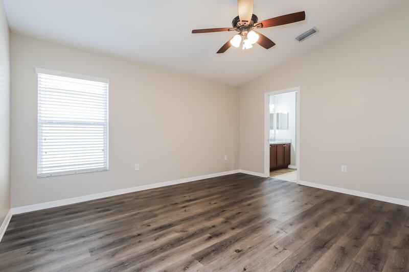 1,950/Mo, 1010 Chandler Snowden Ct Ruskin, FL 33570 Main Bedroom View