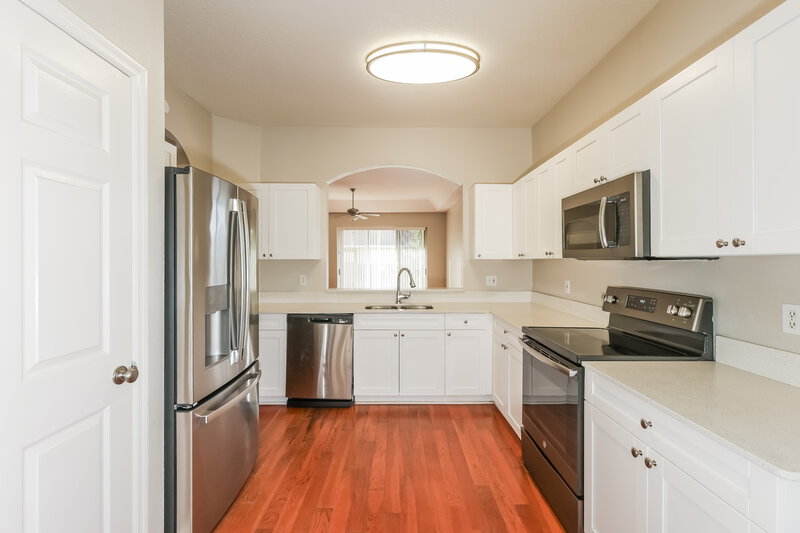 2,345/Mo, 1613 Wakefield Dr Brandon, FL 33511 Kitchen View