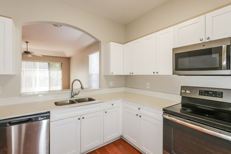 2,345/Mo, 1613 Wakefield Dr Brandon, FL 33511 Kitchen View 2