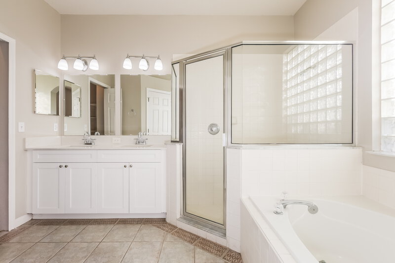 2,345/Mo, 1613 Wakefield Dr Brandon, FL 33511 Main Bathroom View