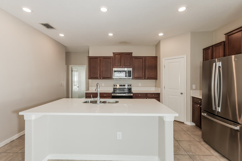 2,035/Mo, 6724 Trent Creek Dr Ruskin, FL 33573 Kitchen View