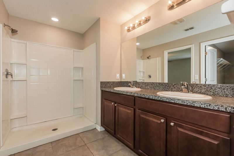 2,035/Mo, 6724 Trent Creek Dr Ruskin, FL 33573 Main Bathroom View
