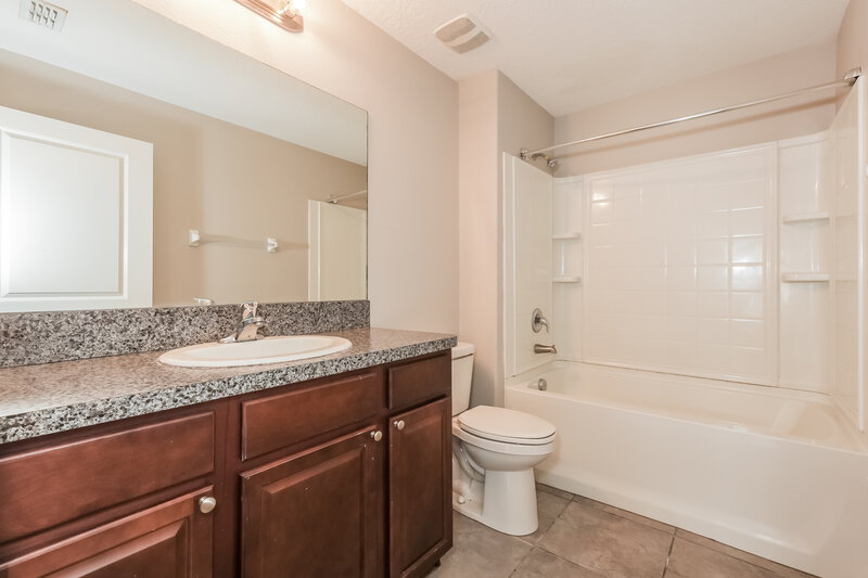 2,035/Mo, 6724 Trent Creek Dr Ruskin, FL 33573 Bathroom View