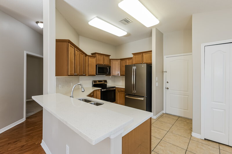 1,980/Mo, 7331 Lumber Port Drive Ruskin, FL 33573 Kitchen View