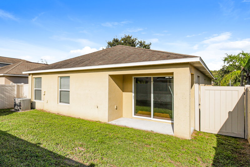 1,980/Mo, 7331 Lumber Port Drive Ruskin, FL 33573 Rear View