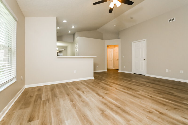 2,035/Mo, 6127 Skylarkcrest Dr Lithia, FL 33547 Living Room View